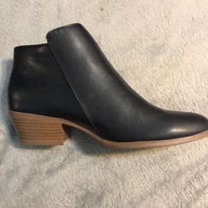 American Eagle black shoe boots